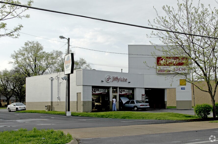 More Photos Of 7760 N Lindbergh Blvd, Hazelwood Auto Repair For Sale