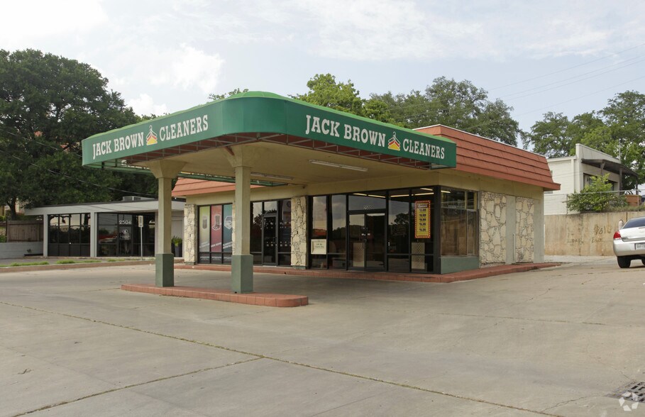 More Photos Of 2500 Lake Austin Blvd, Austin Freestanding For Sale