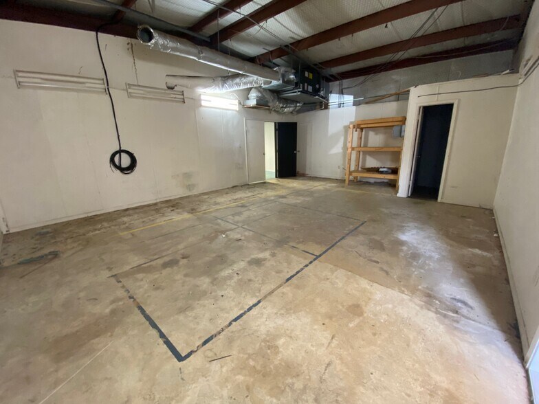 More Photos Of 13306 State Highway 110 S, Tyler Warehouse For Lease