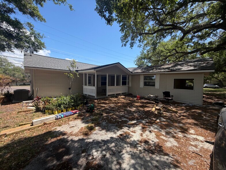 More Photos Of 2175 N McMullen Booth Rd, Clearwater Specialty For Lease