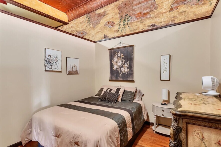 More Photos Of 68 Main St, Whitehall Flex For Sale