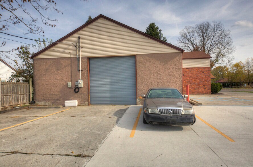 More Photos Of 36050 Goddard Rd, Romulus Auto Repair For Sale