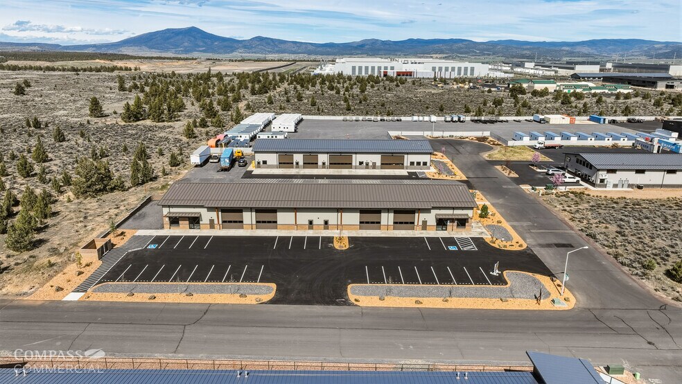 More Photos Of 3951 SW Empire Dr, Prineville Manufacturing For Lease