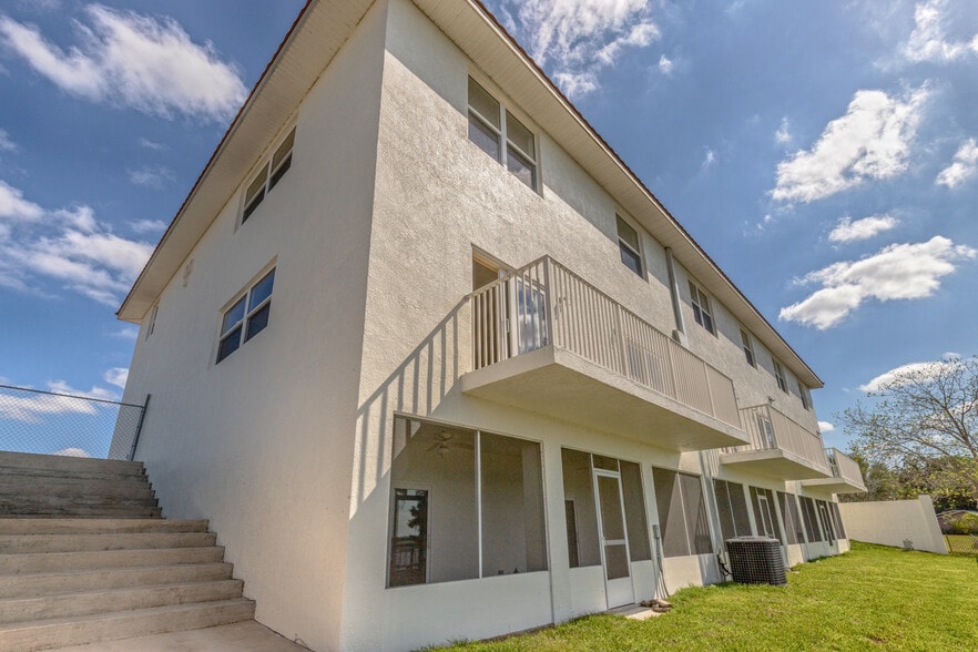 More Photos Of 1900 Oasis Blvd Oasis Blvd., Sebring Specialty For Sale