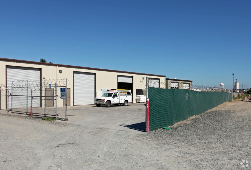 Primary Photo Of 408 Flores Ave, Modesto Warehouse For Lease