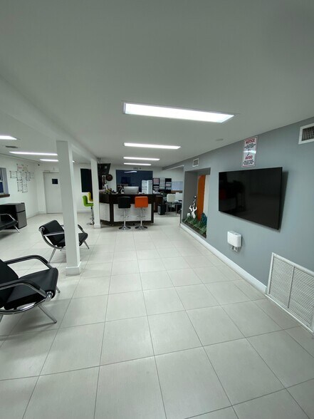 More Photos Of 1705-1707 W 32nd Pl, Hialeah Warehouse For Lease