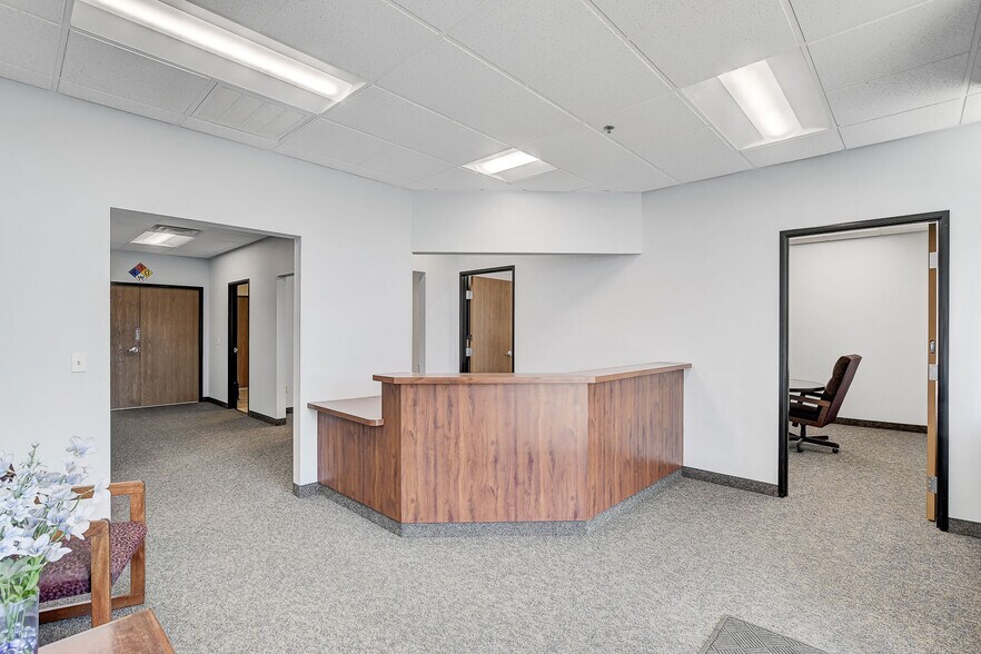 More Photos Of 200 Sunpac Ave, Henderson Warehouse For Sale