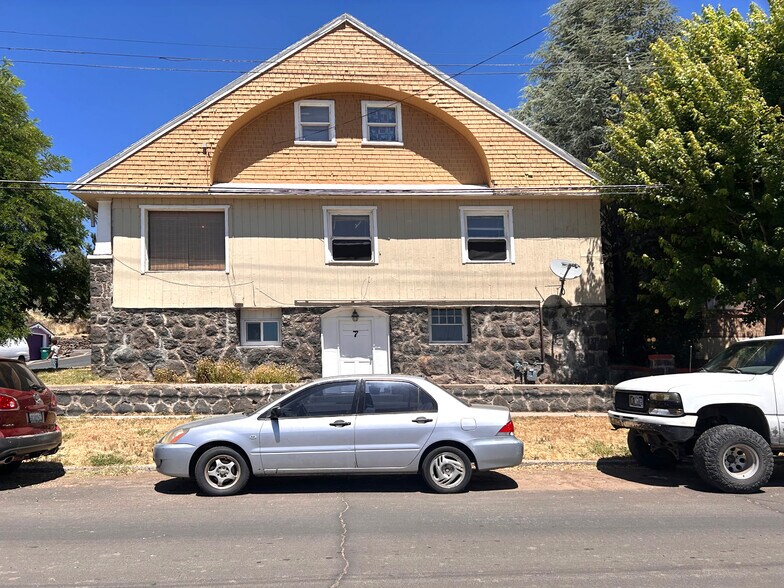 More Photos Of 213 Cedar St, Klamath Falls Apartments For Sale