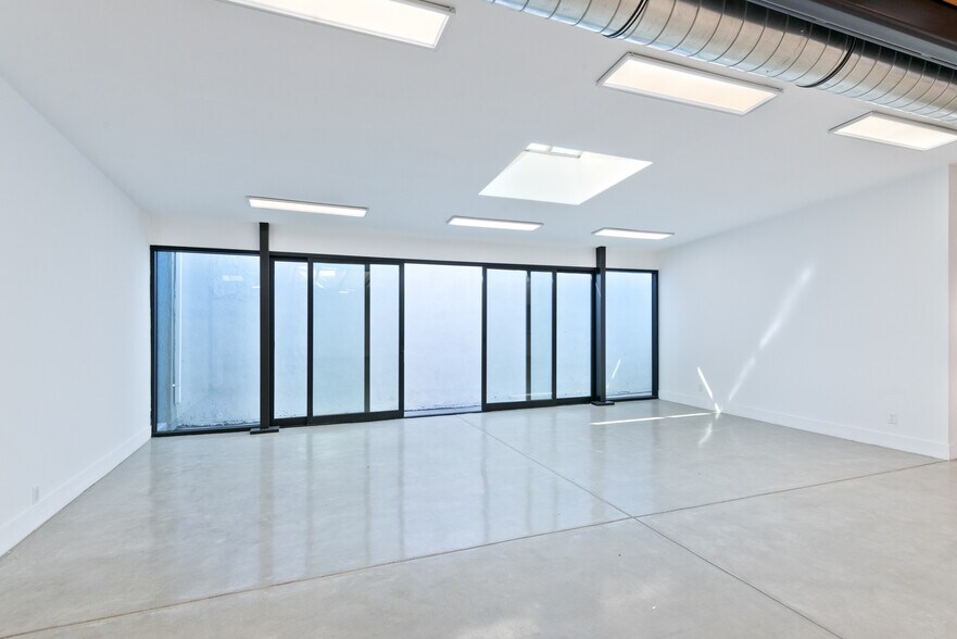 More Photos Of 1020 Pico Blvd, Santa Monica Storefront Retail Office For Lease