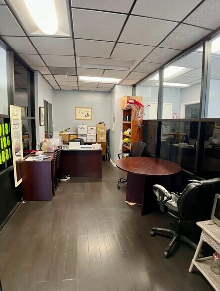 More Photos Of 3530 W Olympic Blvd, Los Angeles Storefront Retail Office For Lease