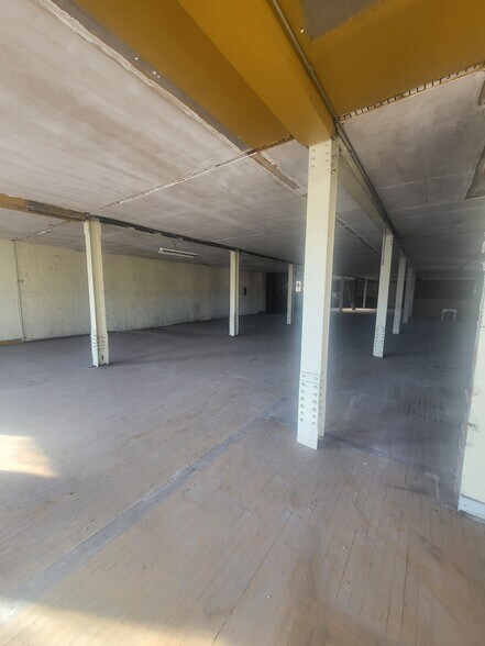 More Photos Of 819 Lafayette Ave, Moundsville General Retail For Sale