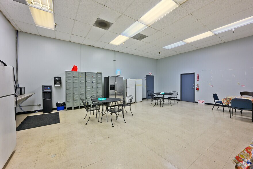 More Photos Of 2150 S Parco Ave, Ontario Manufacturing For Lease