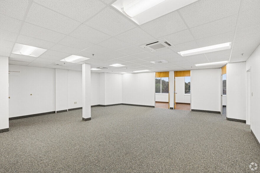 More Photos Of 1985 Main St, Springfield Storefront For Lease