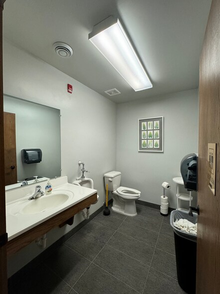 More Photos Of 1227 S 6th St, Minneapolis Freestanding For Lease