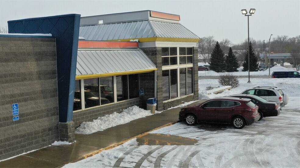 More Photos Of 1611 Highway 12 E, Willmar Fast Food For Sale