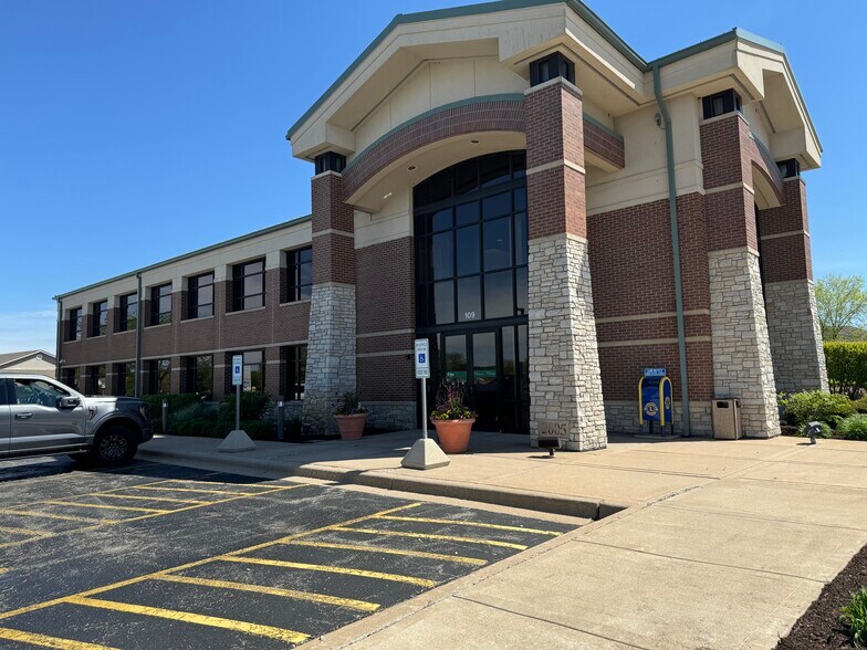 More Photos Of 109 Veterans Pky, Yorkville Office For Lease