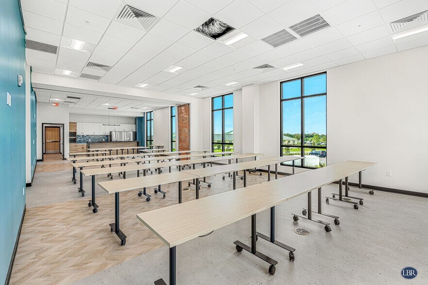 More Photos Of 7556 Lynx Way, Melbourne Office For Lease