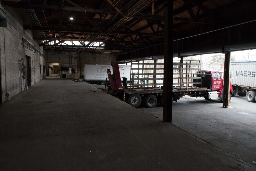 More Photos Of 500 Nordhoff Pl, Englewood Warehouse For Lease