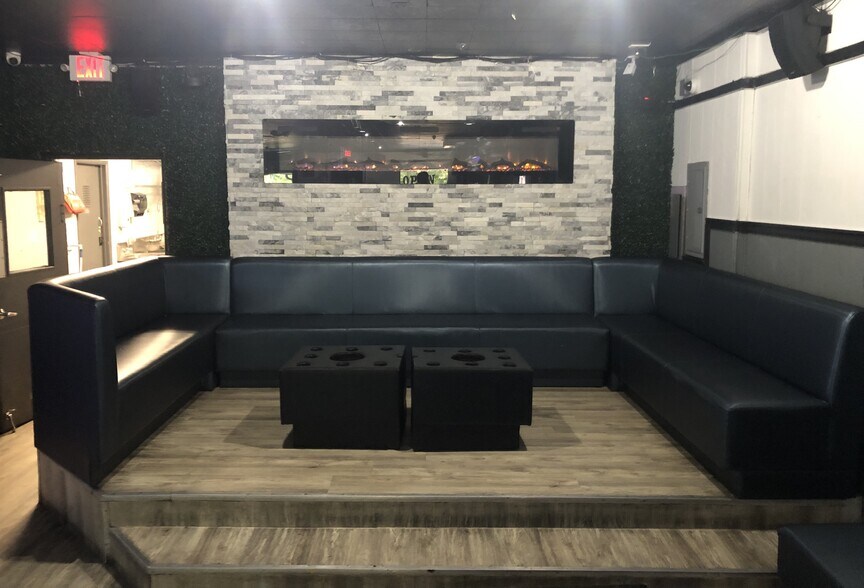 More Photos Of 37895 N Sheridan Rd, Beach Park General Retail For Sale