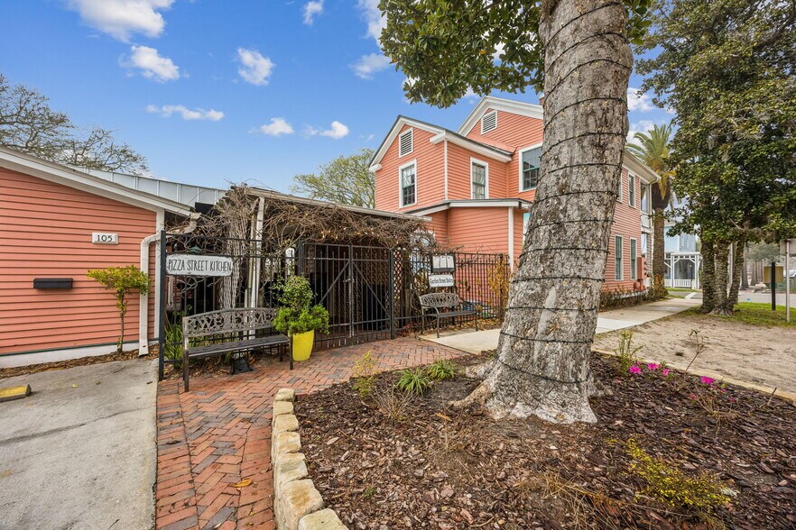 More Photos Of 218 Ash St, Fernandina Beach Freestanding For Sale