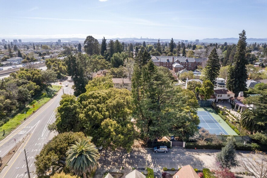 More Photos Of 0 Ivanhoe, Oakland Land For Sale