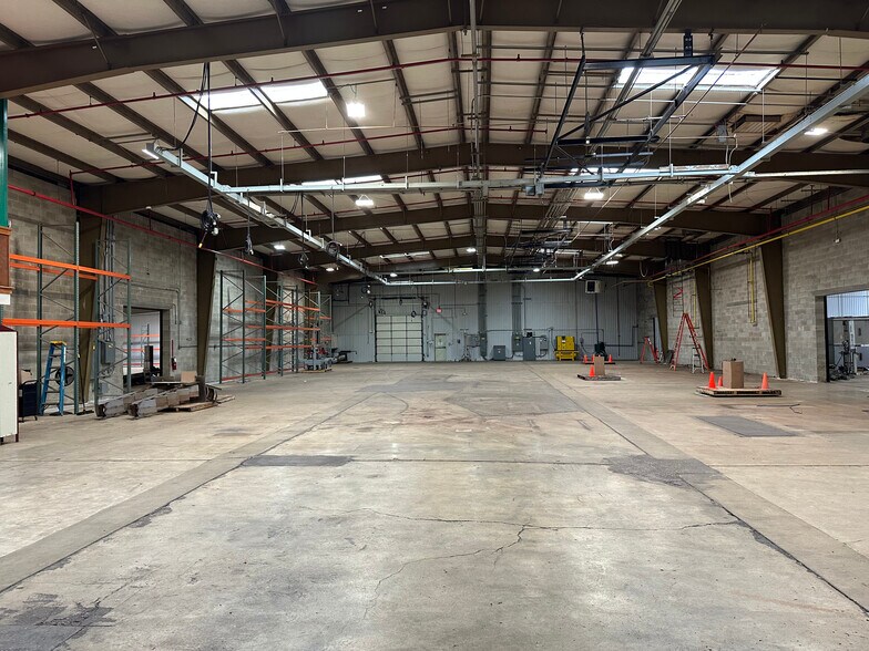 More Photos Of 3830 Corporate, Petersburg Manufacturing For Lease