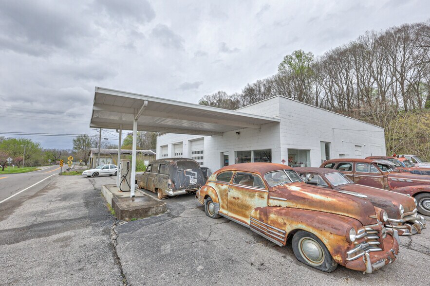 More Photos Of 290 Main St, Red Boiling Springs General Retail For Sale