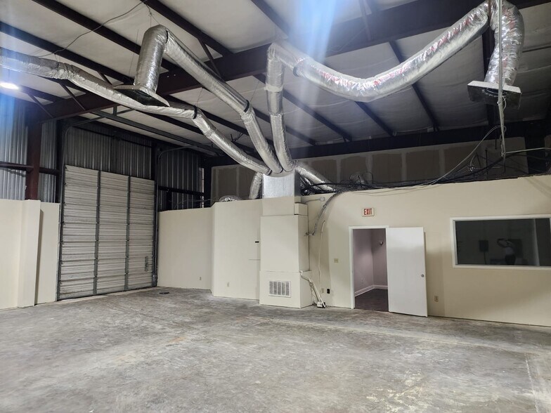 More Photos Of 5485 W Sam Houston Pky N, Houston Unknown For Lease