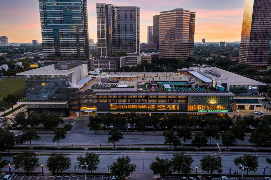 More Photos Of 1700 Post Oak Blvd, Houston General Retail For Lease