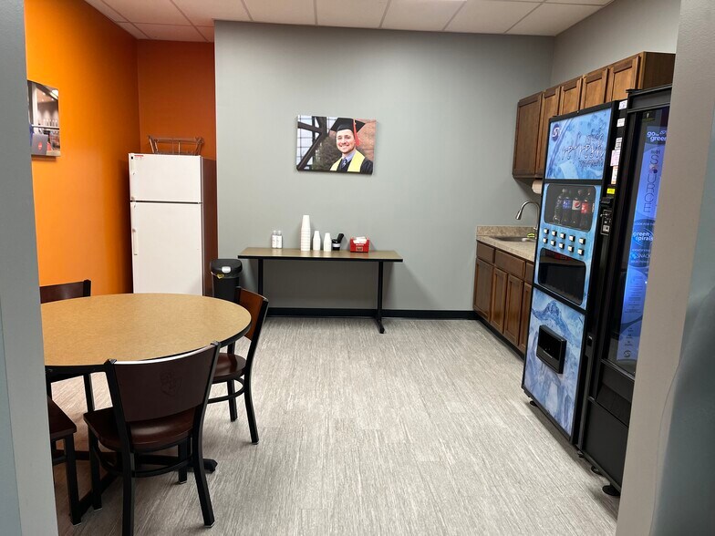 More Photos Of 10765 Lantern Rd, Fishers Office For Lease