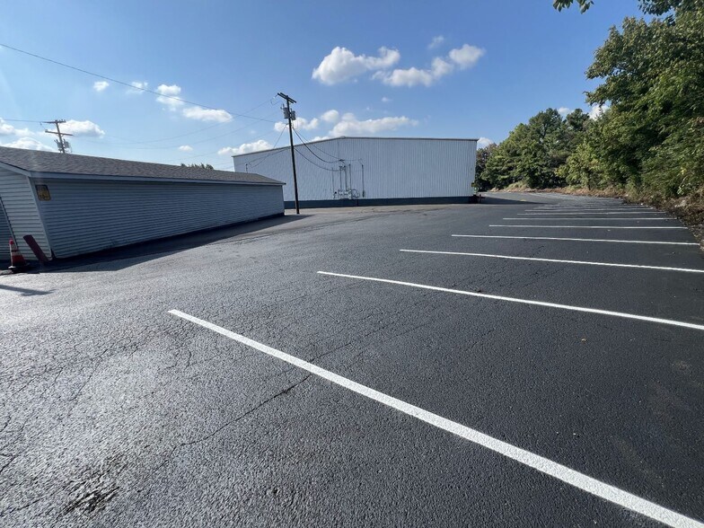 More Photos Of 123-139 Ragland Rd, Jackson Warehouse For Lease