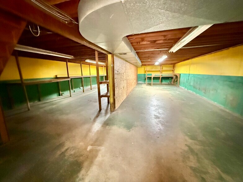 More Photos Of 524 Main St S, Woodbury Garden Center For Lease