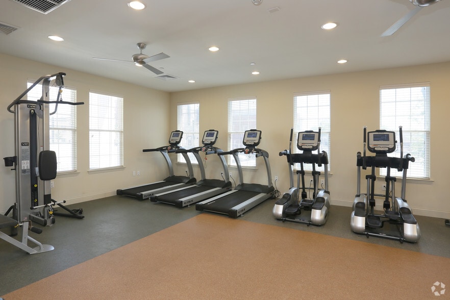 More Photos Of 1 Village Grn, Patchogue Apartments For Lease