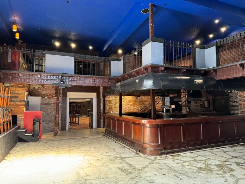 More Photos Of 1525 4th St, Sarasota Restaurant For Lease