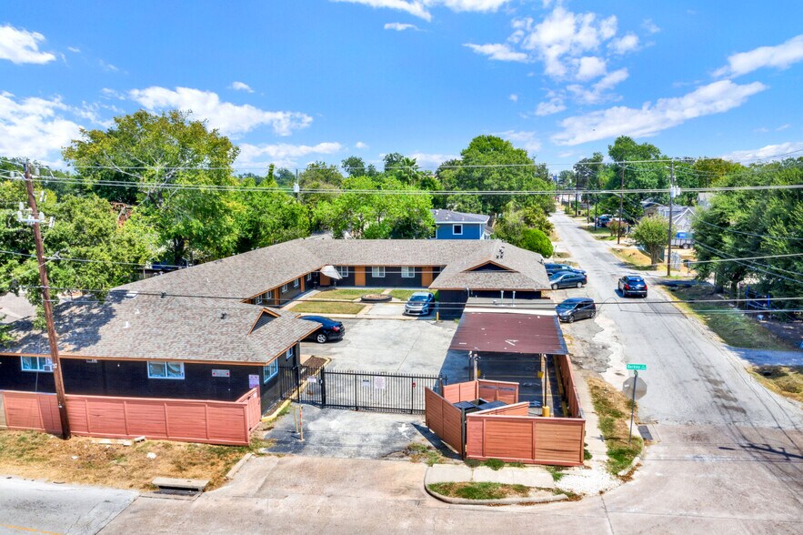 Primary Photo Of 7707 Glover St, Houston Apartments For Sale