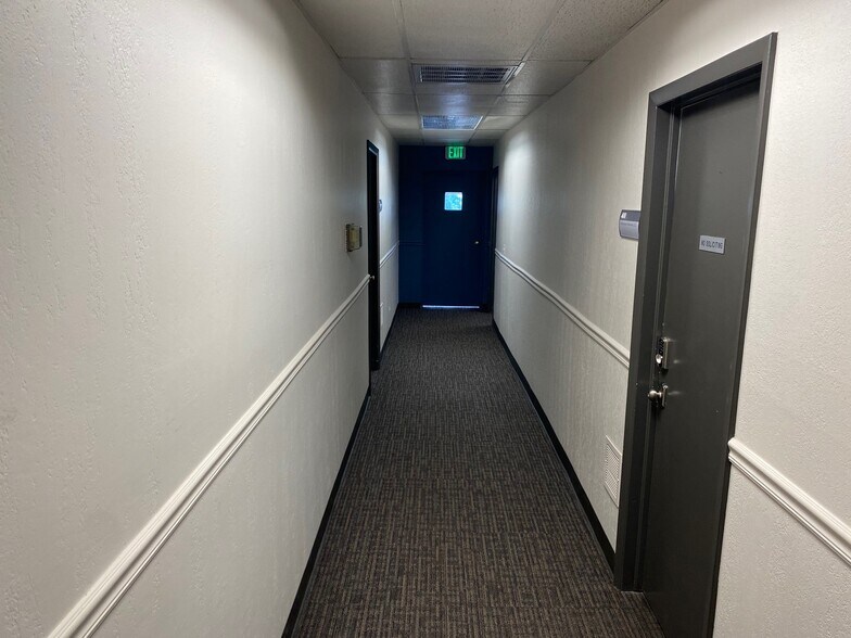 More Photos Of 1100 W Littleton Blvd, Littleton Loft Creative Space For Sale