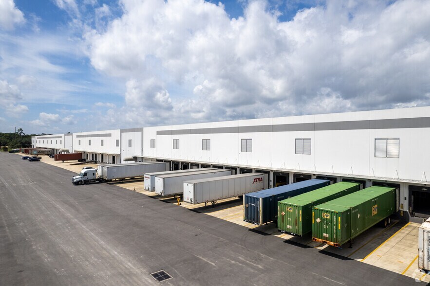 More Photos Of 2855 Faye Rd, Jacksonville Warehouse For Lease
