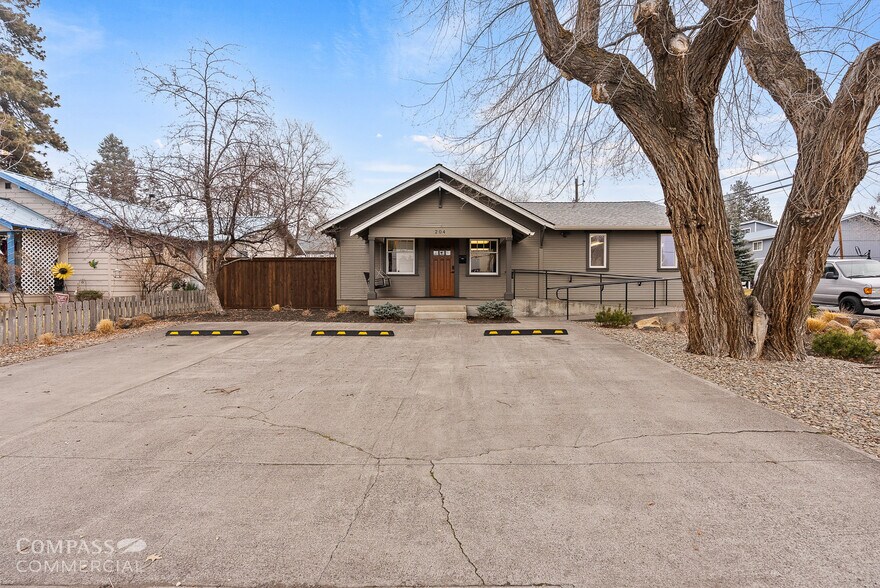 More Photos Of 204 NE 4th St, Bend Office For Sale