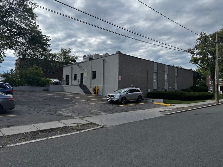 More Photos Of 593 Farmington Ave, Hartford Office For Lease
