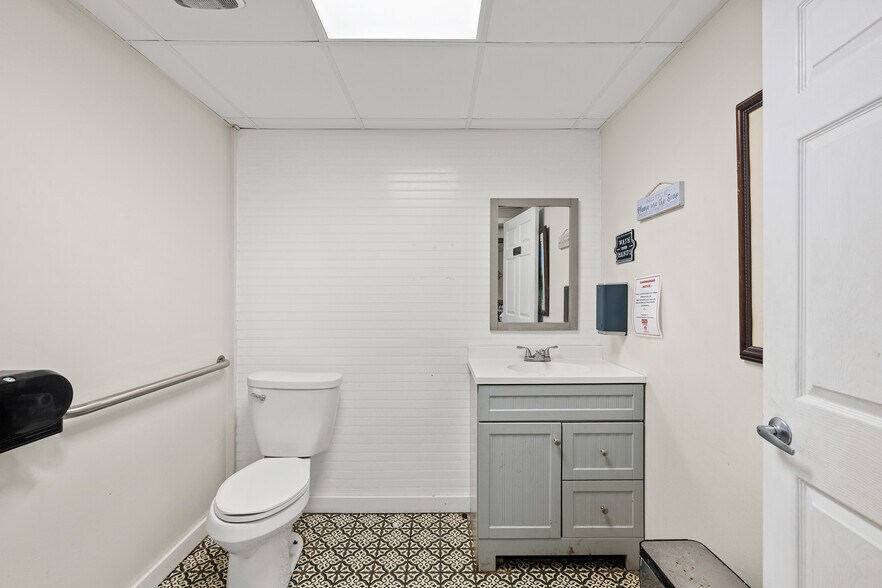More Photos Of 22288 Pine St, Robertsdale Restaurant For Sale