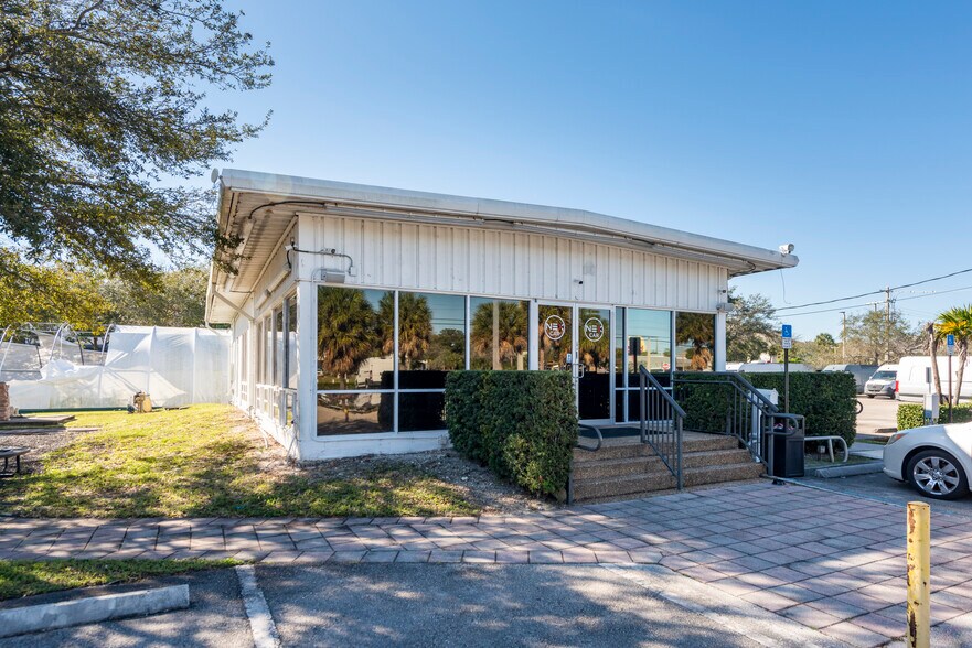 More Photos Of 2980 W Oakland Park Blvd, Oakland Park Showroom For Lease