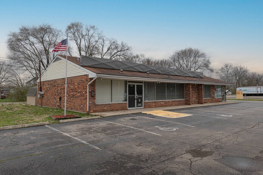 More Photos Of 749-751 Dayton Oxford Rd, Carlisle Freestanding For Lease