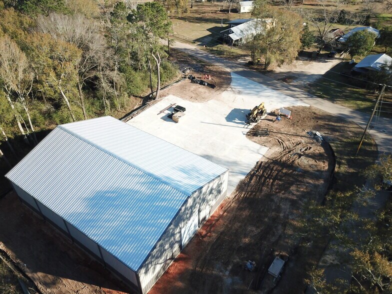 More Photos Of 139 Wade Cir W, Conroe Industrial For Sale