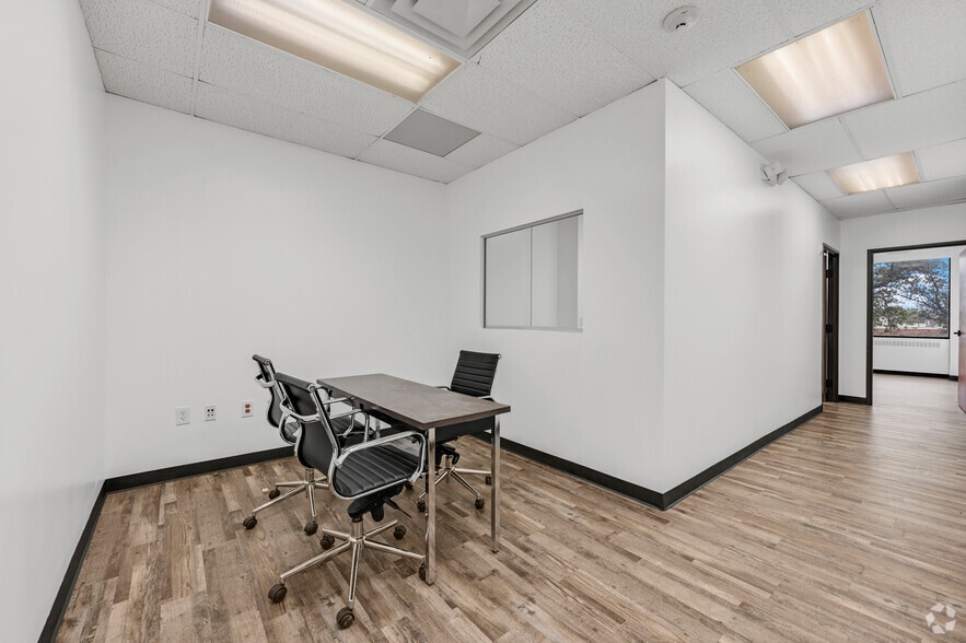 More Photos Of 400 S Zang Blvd, Dallas Office For Lease