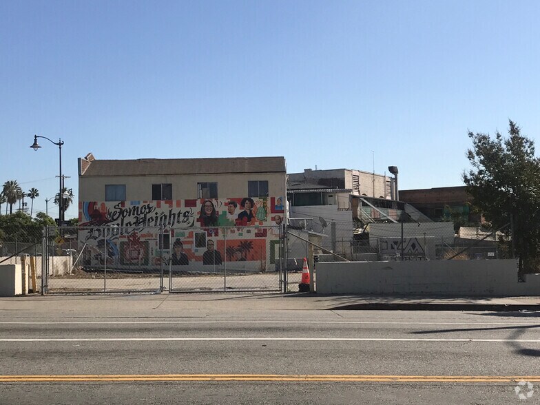 More Photos Of 110 S Boyle Ave, Los Angeles Apartments For Lease