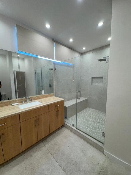 More Photos Of 7416 S Western Ave, Los Angeles Office For Sale