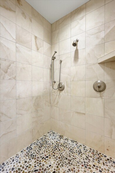 More Photos Of 250 S Pacific St, San Marcos Flex For Lease