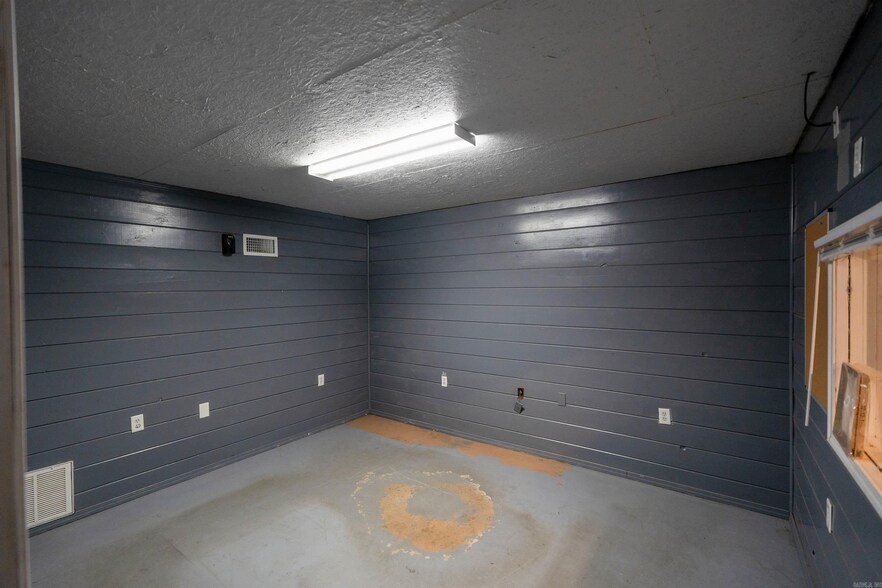 More Photos Of 119 Gemar, Pangburn Industrial For Sale