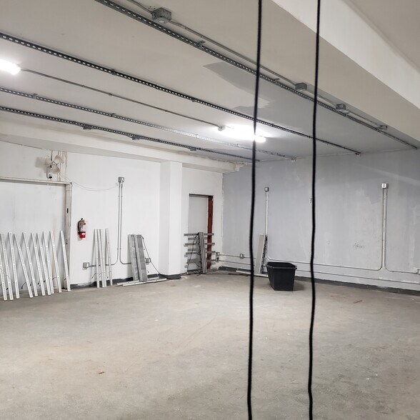 More Photos Of 7030 Hayvenhurst Ave, Van Nuys Warehouse For Sale