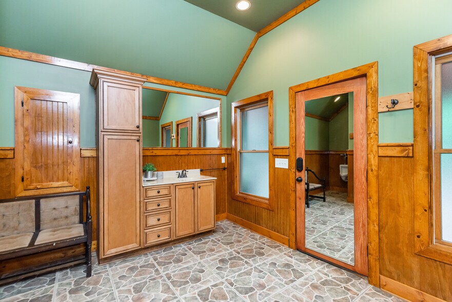 More Photos Of 565 Owens Gin Rd NE, Calhoun Lodge Meeting Hall For Sale
